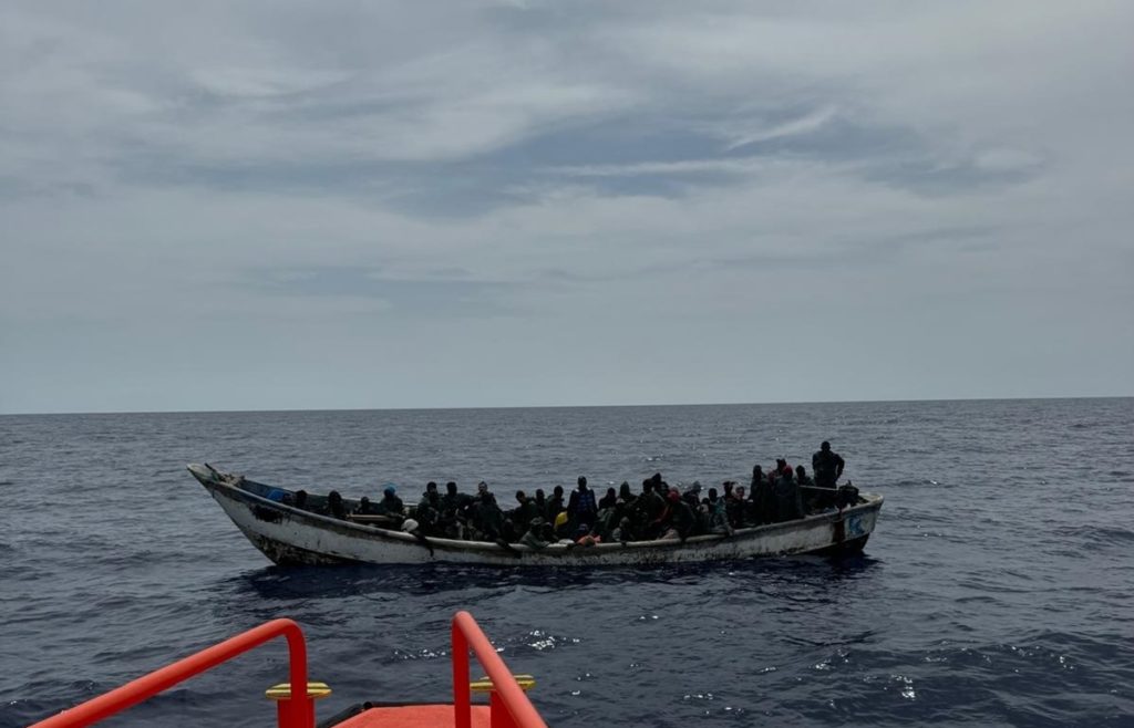 Hallan al menos 30 cadáveres en un cayuco a 70 kilómetros de la costa de Senegal