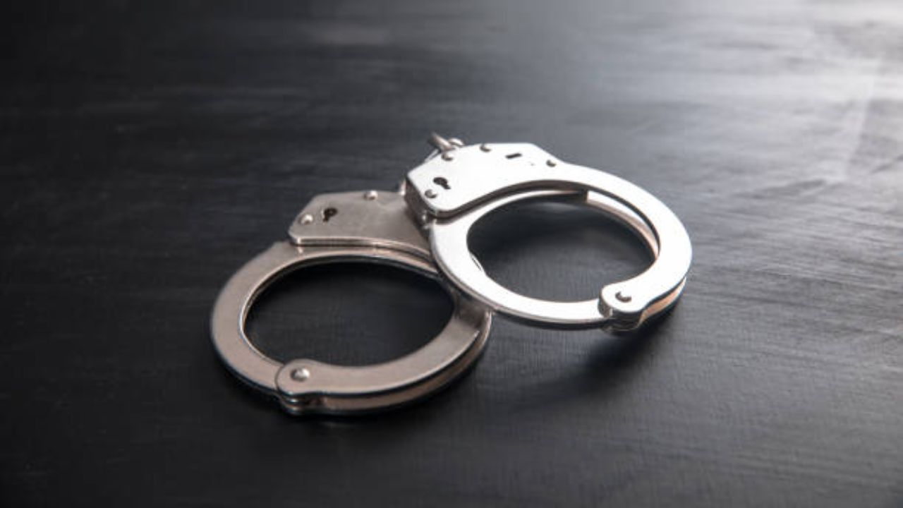 Arrestan hombre que mató a palos a un perro