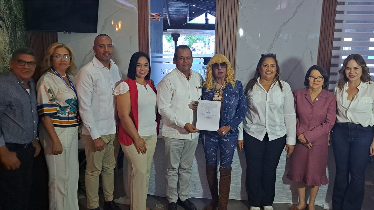 Construirán panteón a Fefita La Grande Santiago Rodríguez