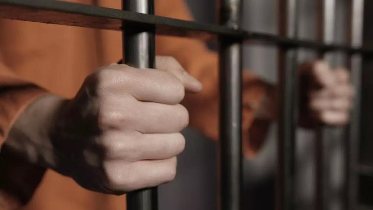 Prisión para un funcionario defensor de familia que abusó de 2 menores de edad en Colombia