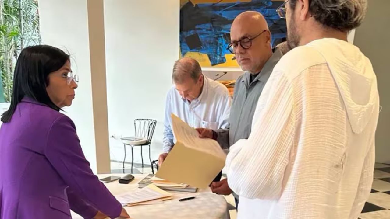 Gobierno español asegura “no tiene nada que ver” en coacción a Edmundo González en su embajada