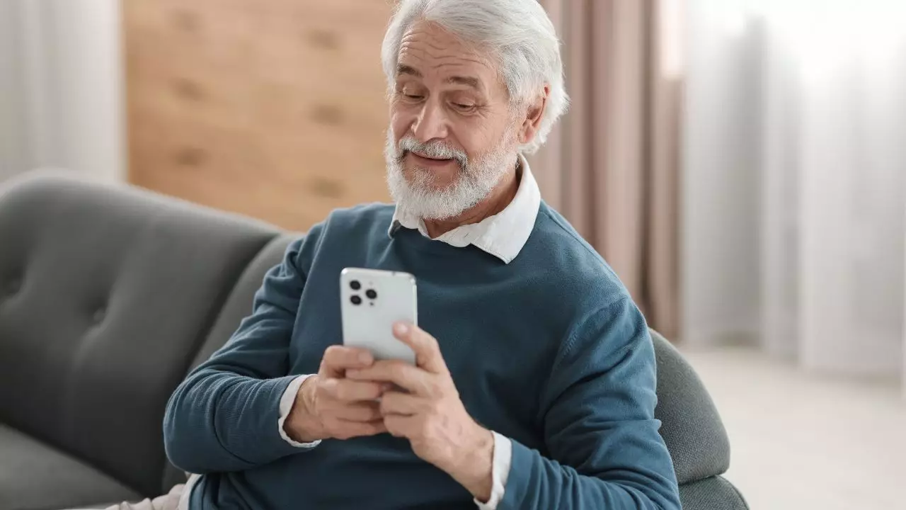 Cuál es el mejor celular para una persona de más de 80 años?