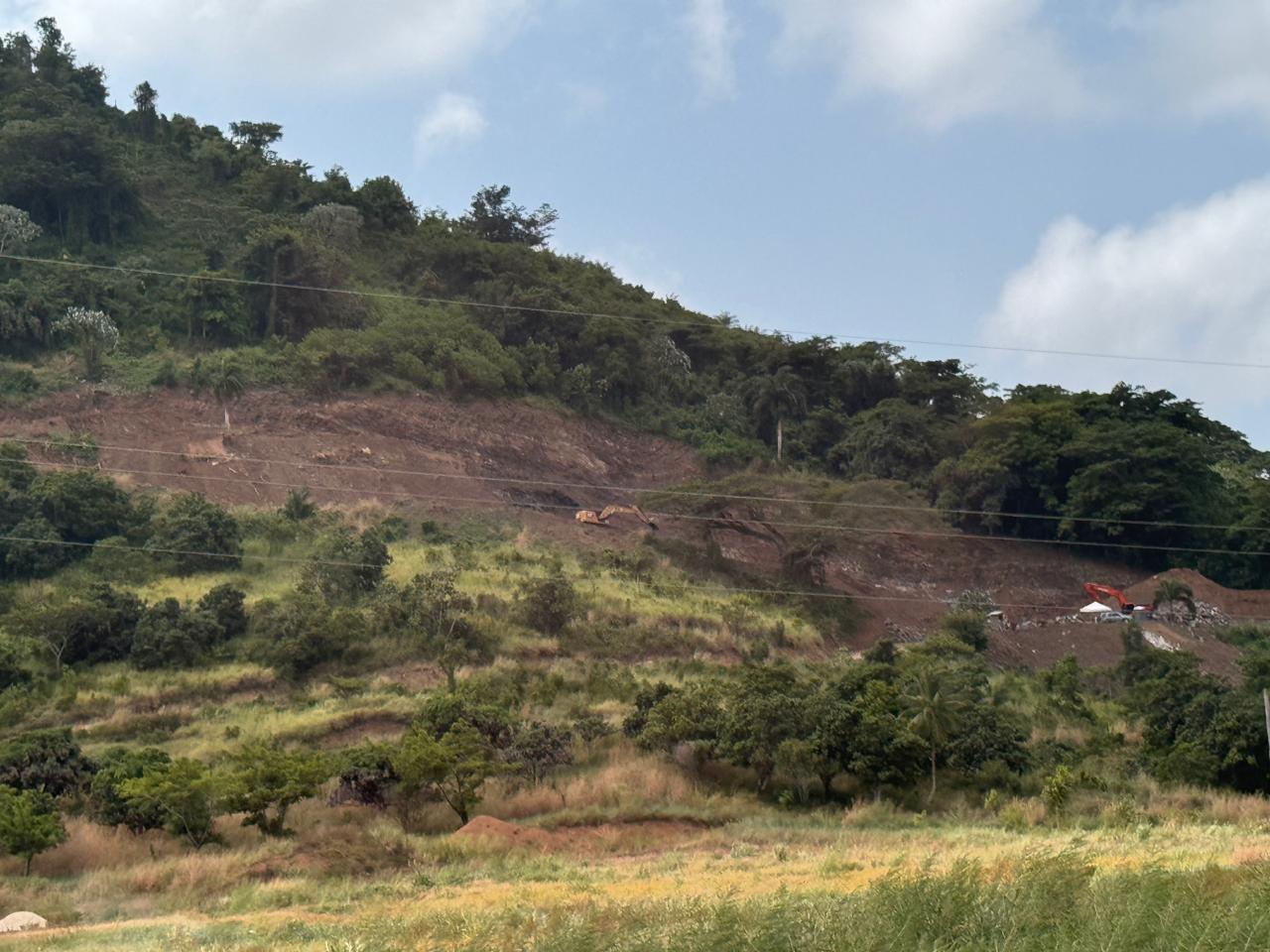 Denuncian depredación de montañas en Hato Mayor