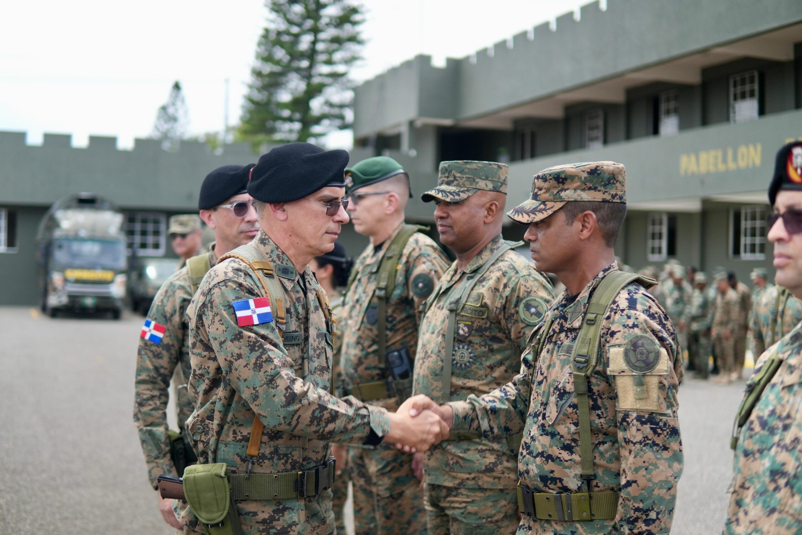 Comandante General del Ejército recorreinstalaciones militares de la zona Norte del país