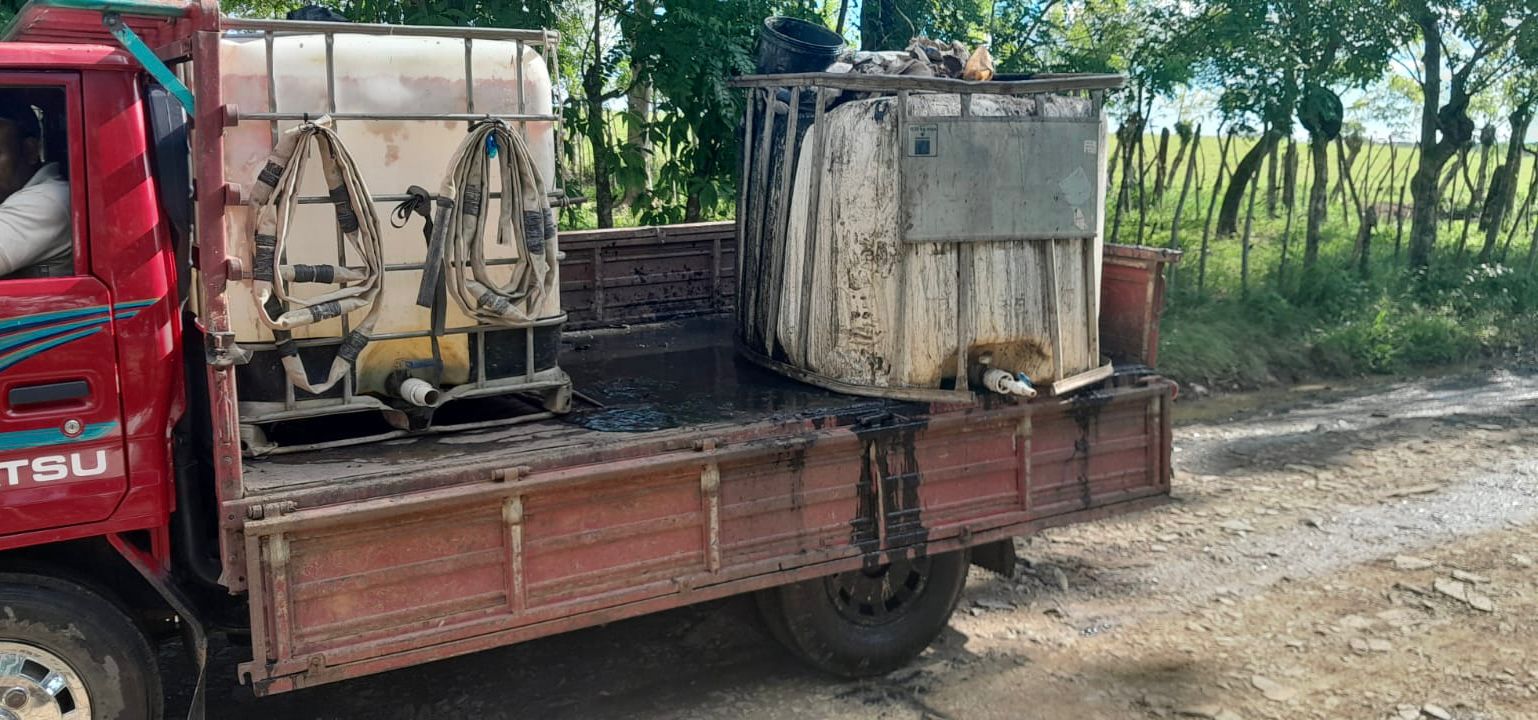 Apresan camión lanzando heces fecales en Río Ara Monte Plata