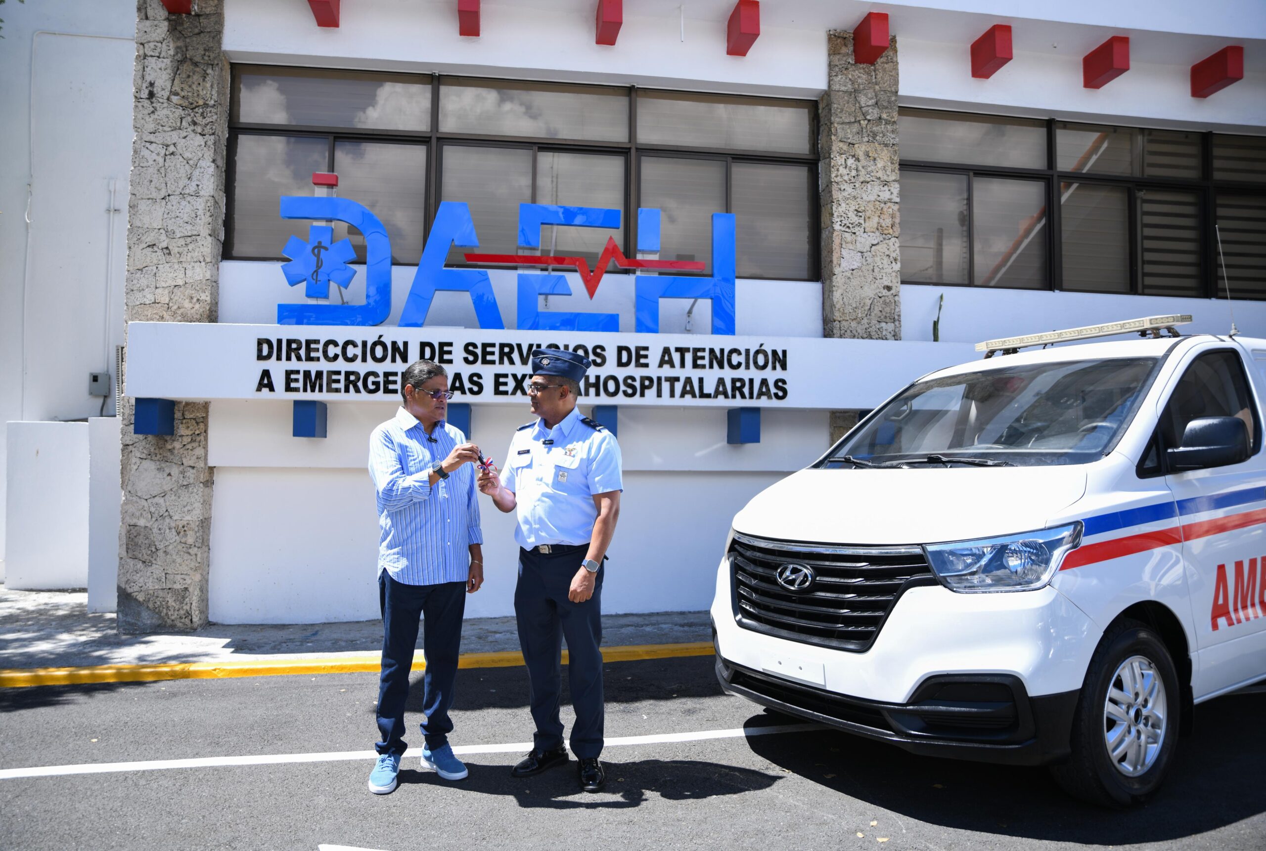 DAEH dona ambulancia a hospital Ramón de Lara