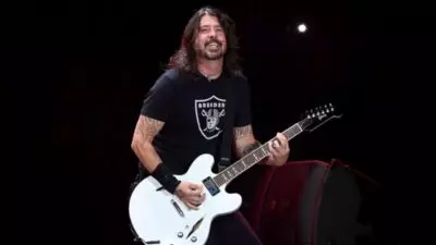 Dave Grohl, cantante de Foo Fighters, revela que tiene un bebé fuera de su matrimonio