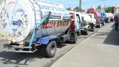 CAASD licita unos 32 mil viajes de agua por 60 millones de pesos