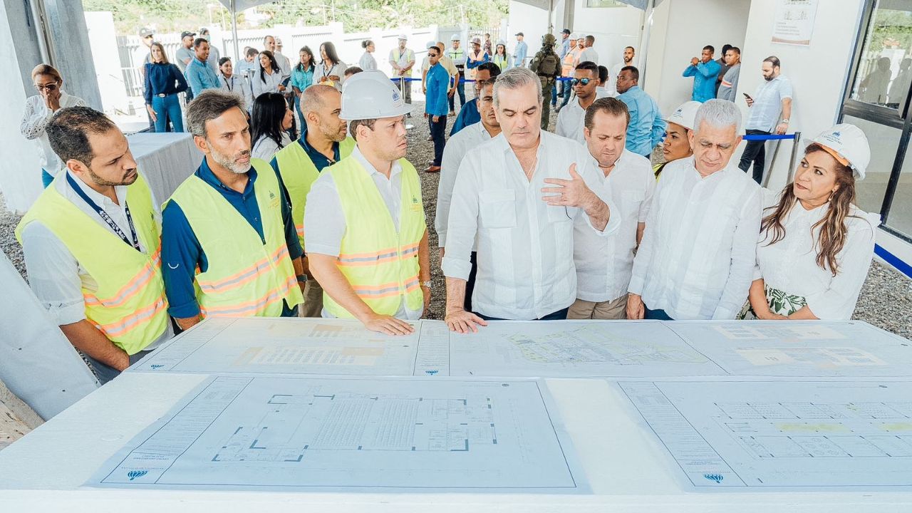 Abinader y Ministro Bonilla supervisan avances en construcción de la UASD en Cotuí