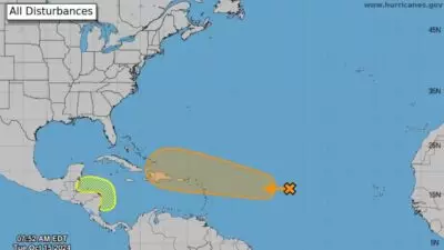 Centro Nacional de Huracanes monitorea sistema tropical en el Atlántico con potencial de desarrollo