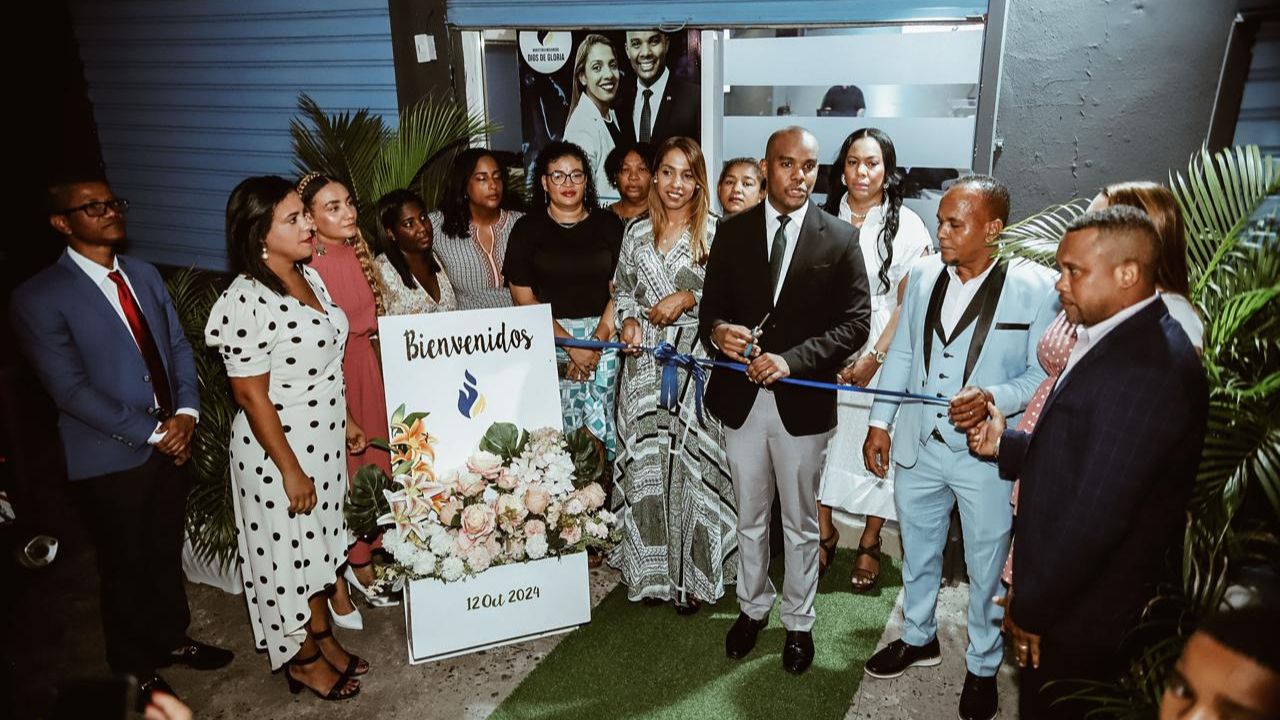 Ministerio Misionero Dios de Gloria inaugura local en Santo Domingo Oeste