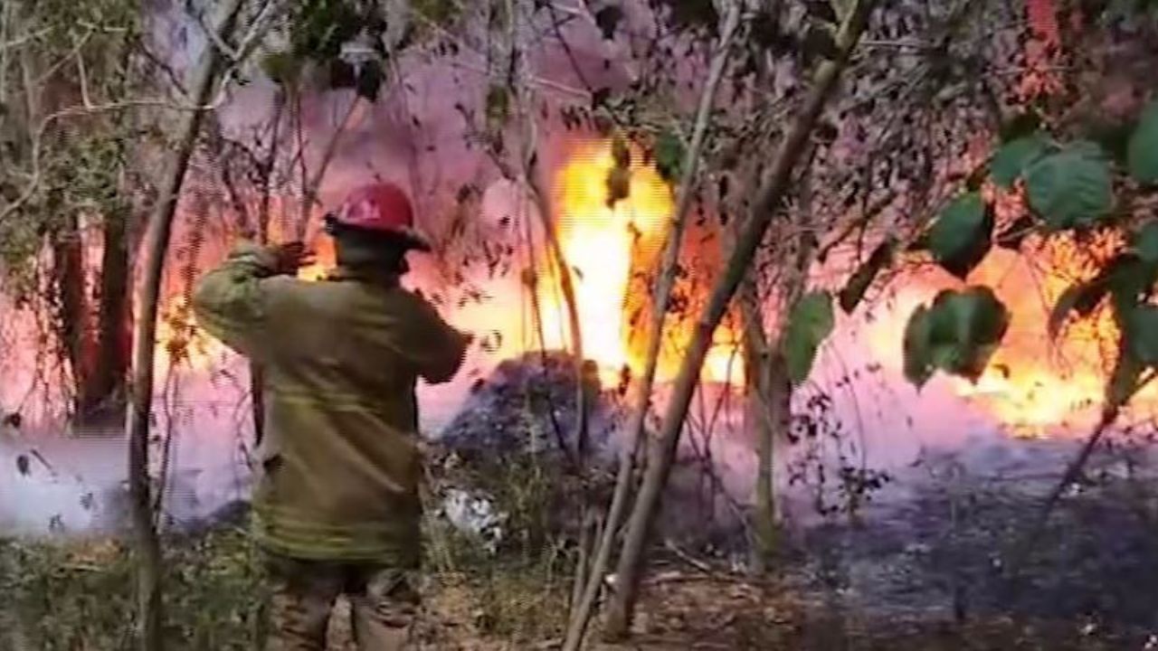Se incendia vertedero improvisado en Moca