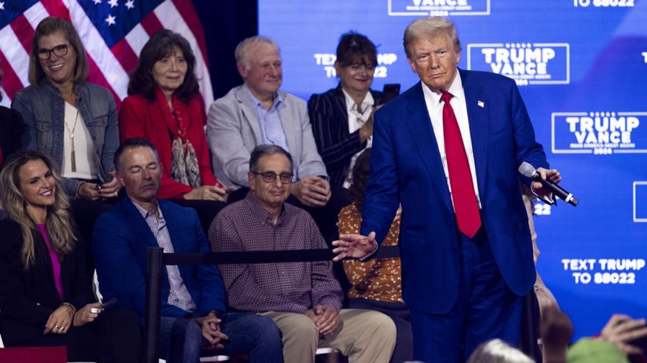 Trump coincide con Harris en Texas y dice ella: "escogió el lugar equivocado"