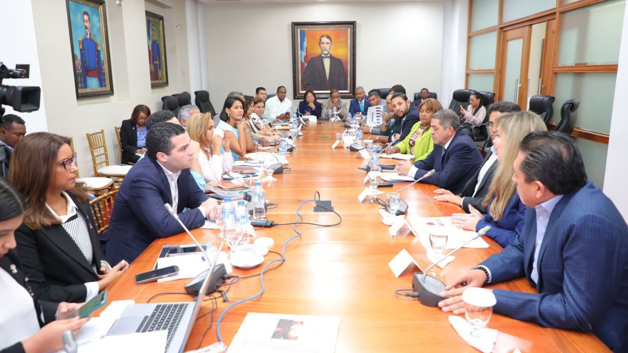 Diputados escuchan propuestas de siete sectores sobre proyecto de Modernización Fiscal