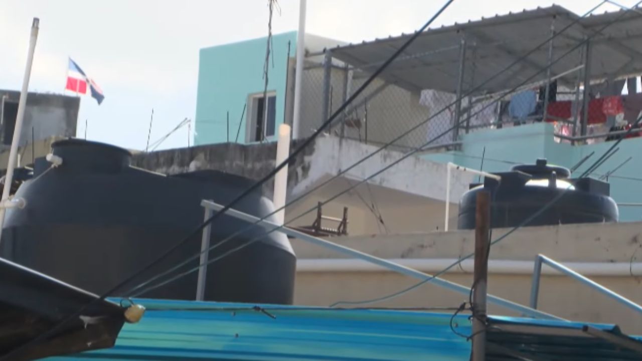 Residentes de Herrera esperan restablecimiento del agua tras un mes sin servicio