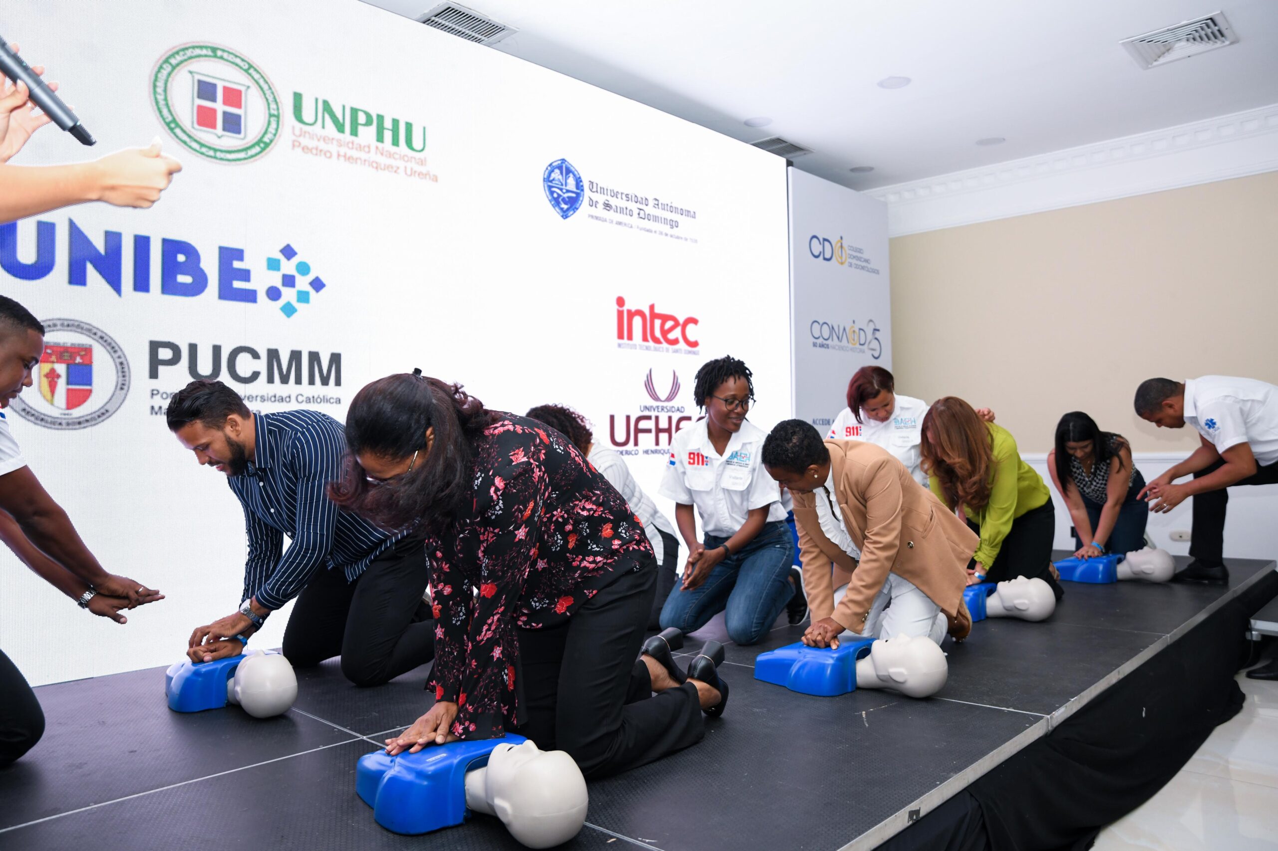 DAEH capacita a 180 odontólogos en reanimación cardiopulmonar
