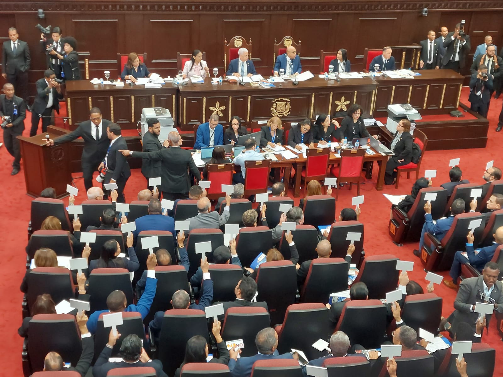 Aprueban en primera lectura proyecto de reforma a la constitución