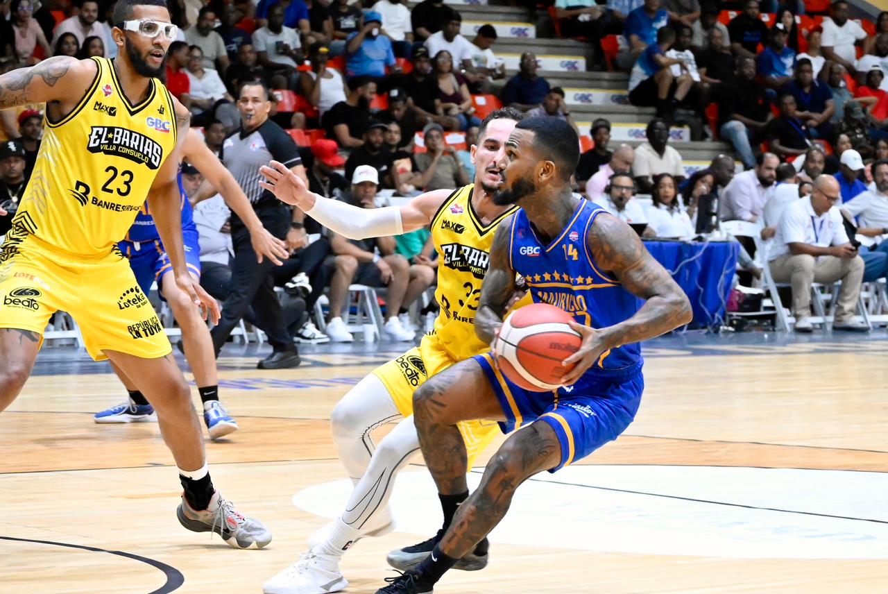 Mauricio Báez vuelve a derrotar al Rafael Barias y se pone 2-0 en la semifinal A del TBS Distrito 2024