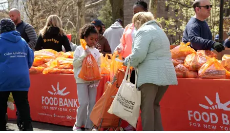 El Banco de alimentos de Nueva York repartirá 40 millones de comidas en fiestas navideñas