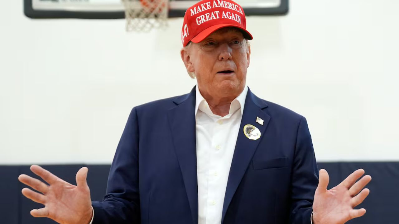 Trump se irrita con reportero por pregunta sobre el aborto
