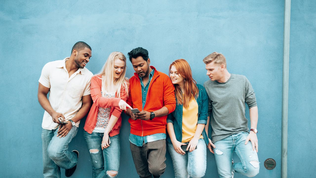 ¿Qué significa "BYOB", la nueva tendencia que triunfa entre la Generación Z?