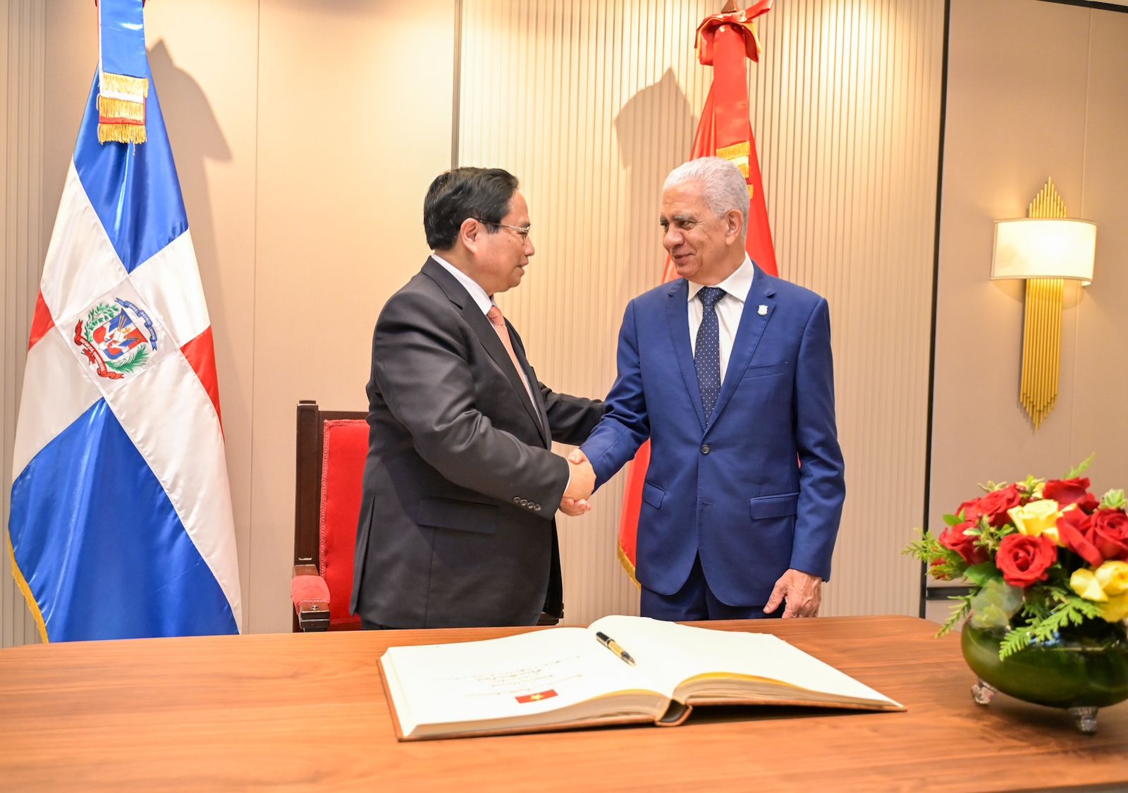 Presidente del Senado se reúne con el primer ministro de Vietnam, Pham Minh Chinh