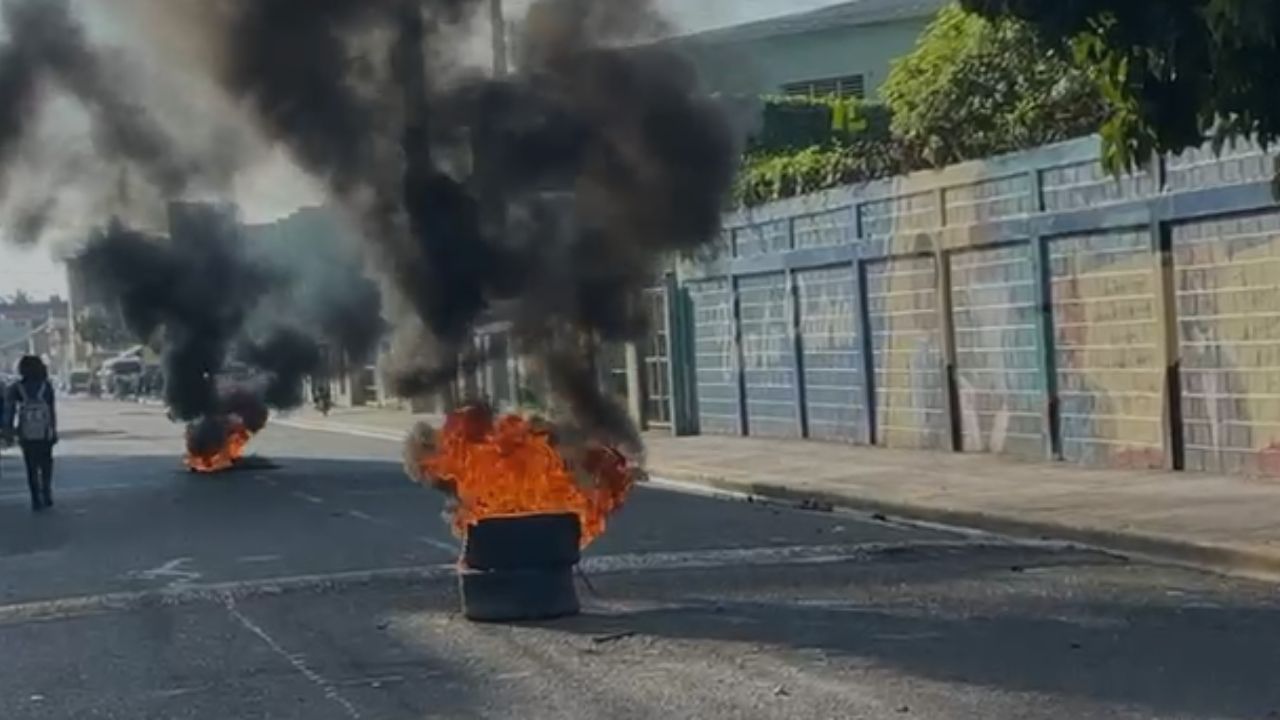 Estudiantes protestan en politécnico por falta de condiciones; exigen traslado de director