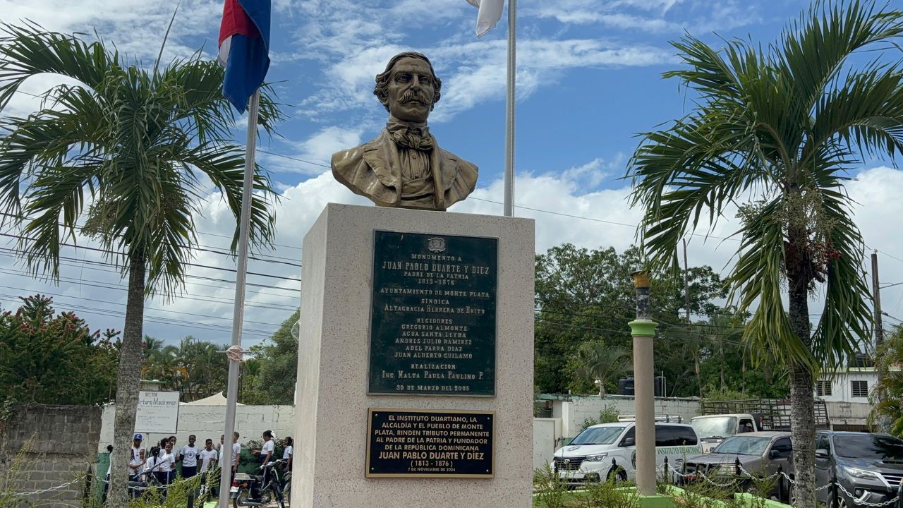 Reinstalan busto de Juan Pablo Duarte en homenaje a los valores patrios
