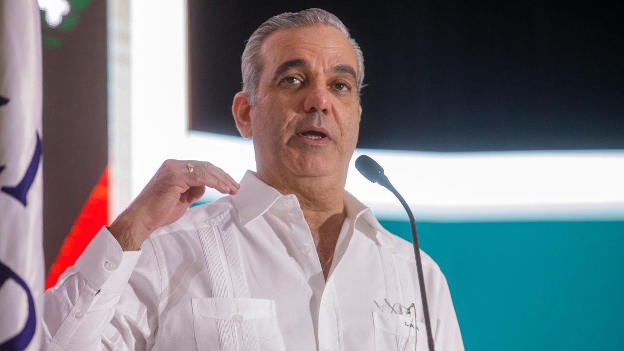 Abinader reitera apoyo a los ayuntamientos; dice entregarán más obras