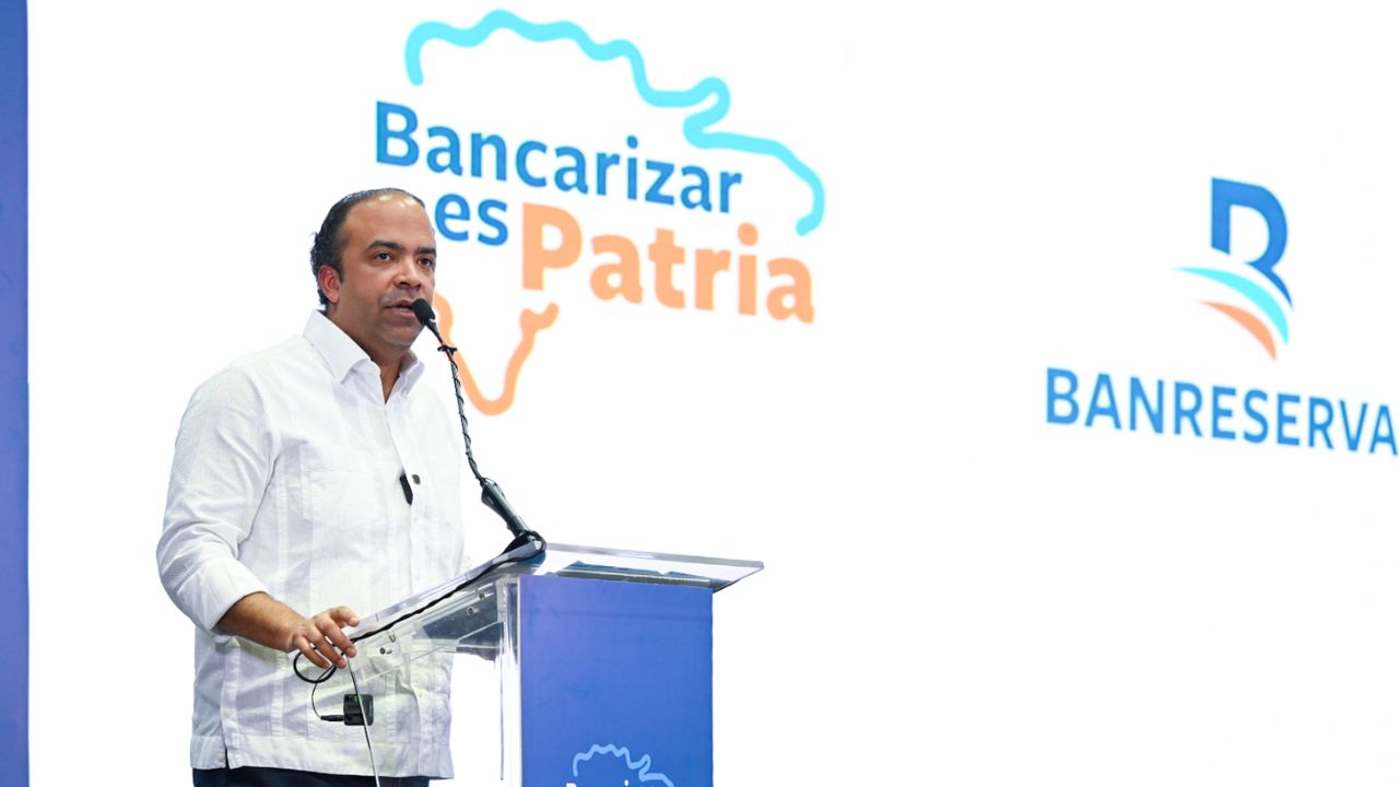 Benefician a cientos dominicanos durante la séptima jornada de "Bancarizar es Patria"