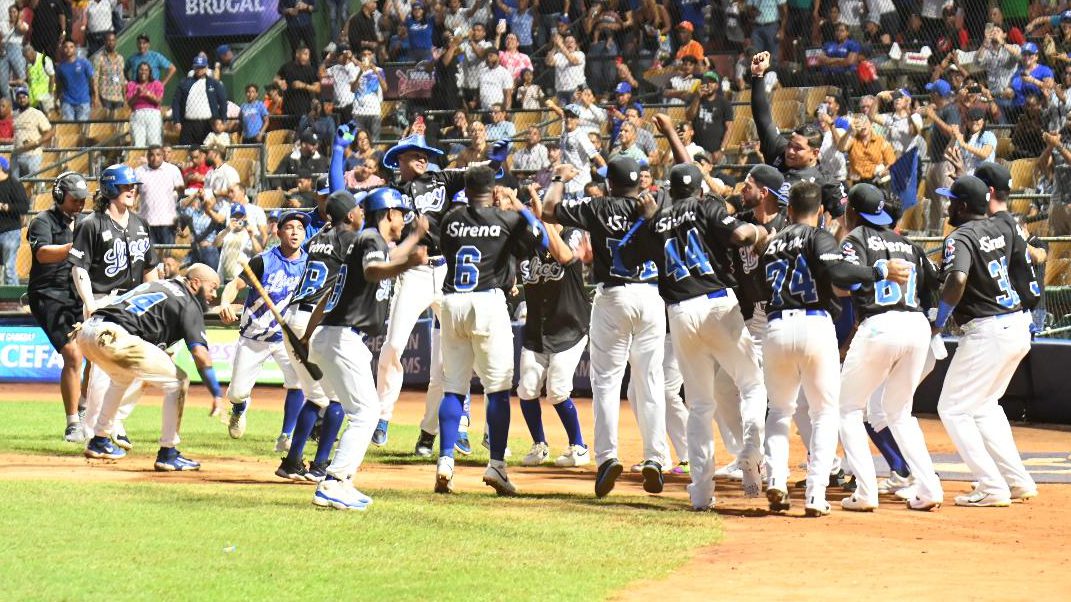 Licey derrota al Escogido en el primer juego de la serie final