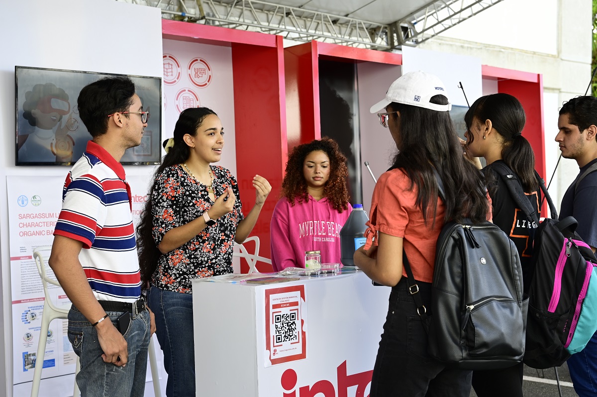 Estudiantes de INTEC buscan predecir variantes genéticas asociadas a enfermedades complejas con IA