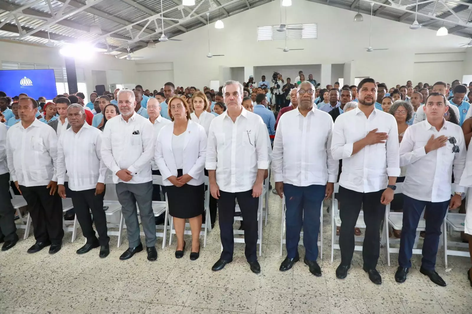 Abinader inaugura un Liceo Experimental, un Salón Multiuso de la UASD y un  CAIPI, en San Cristóbal