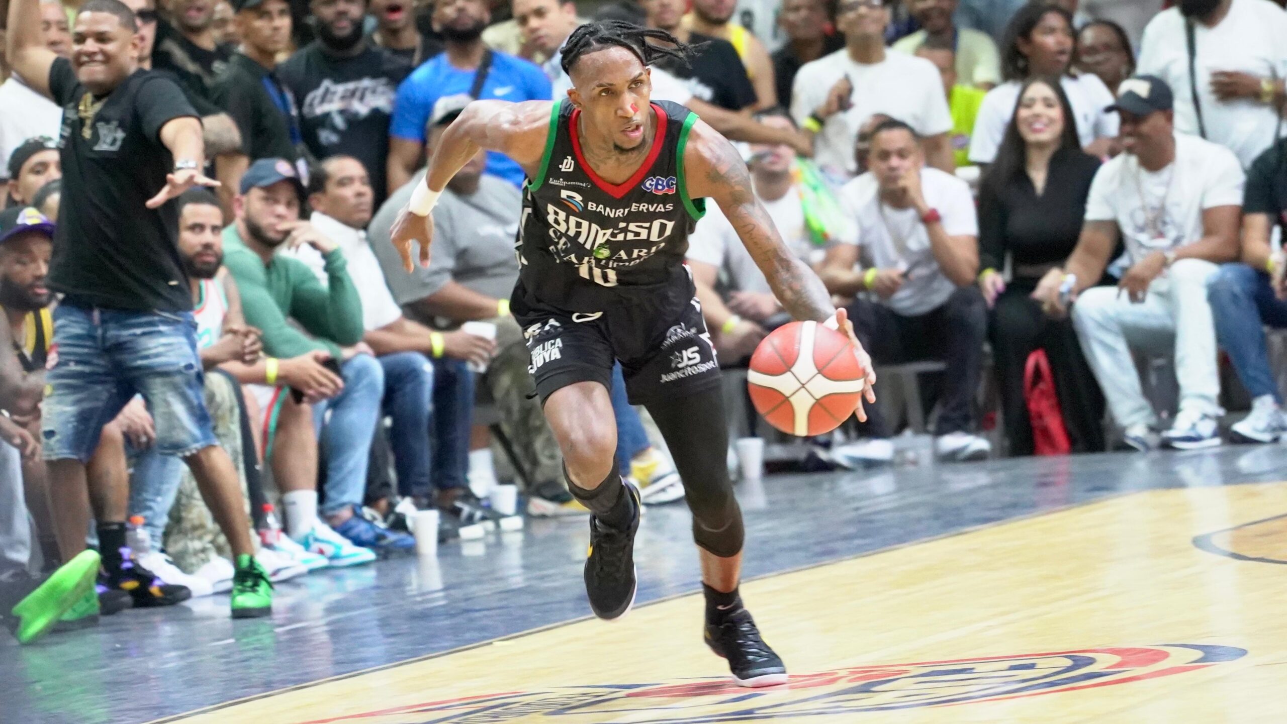 Jassel Pérez, impresionante en triunfo de Bameso y se pone a uno del título en el TBS Distrito 2024