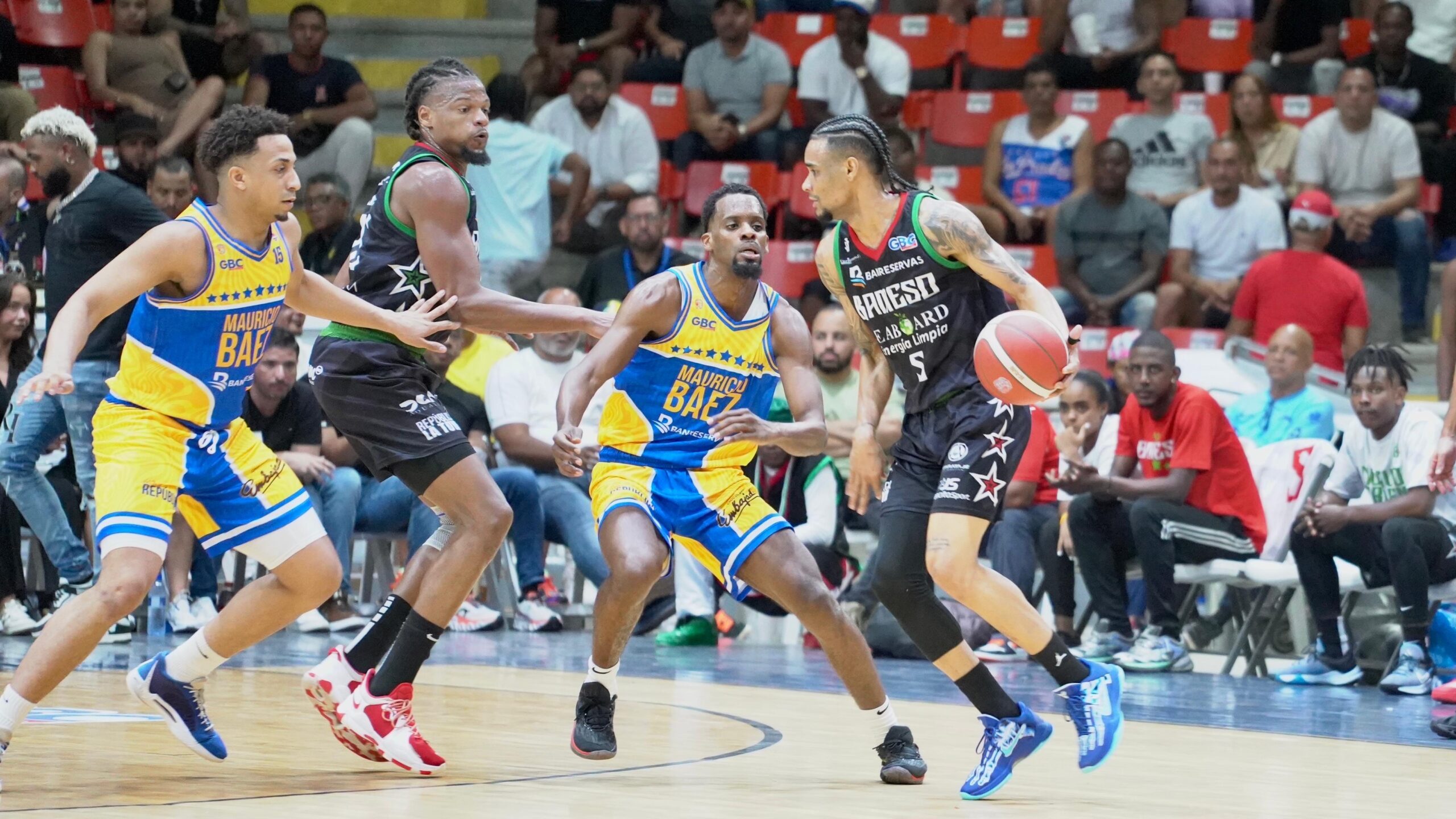 Víctor Liz  pone a Bameso al frente 2-1 en la serie final del TBS Distrito 2024