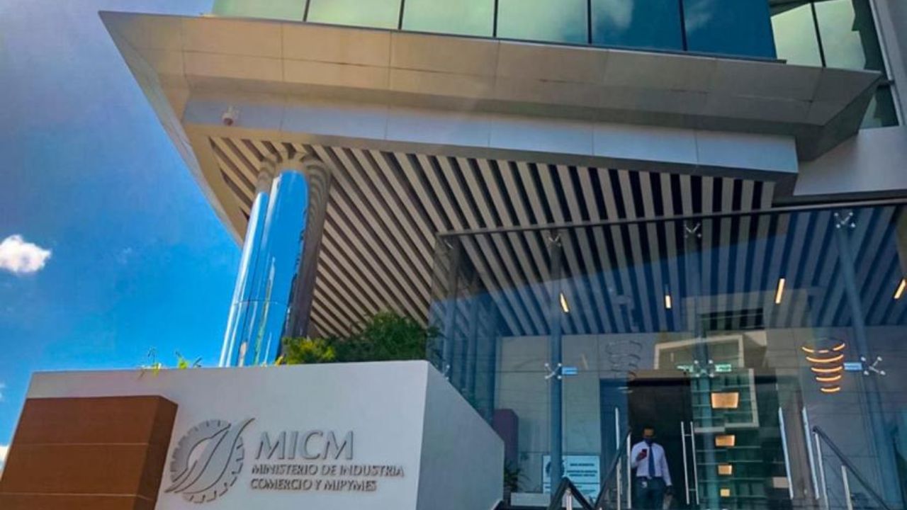 En gestión de Danilo se firmó cuestionado arrendamiento por US$31 millones para edificio del Ministerio de Industria y Comercio