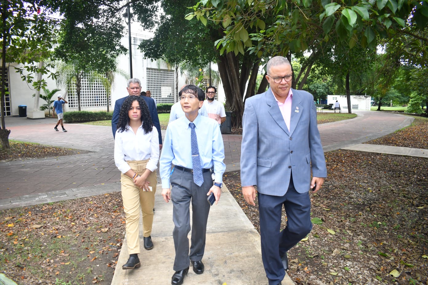 Embajador de Japón en RD visita las instalaciones de la Fedotenis