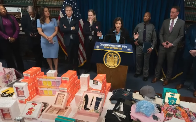 Dominicanos en NY encabezan red dedicada al robo de productos de lujo para revenderlos en RD