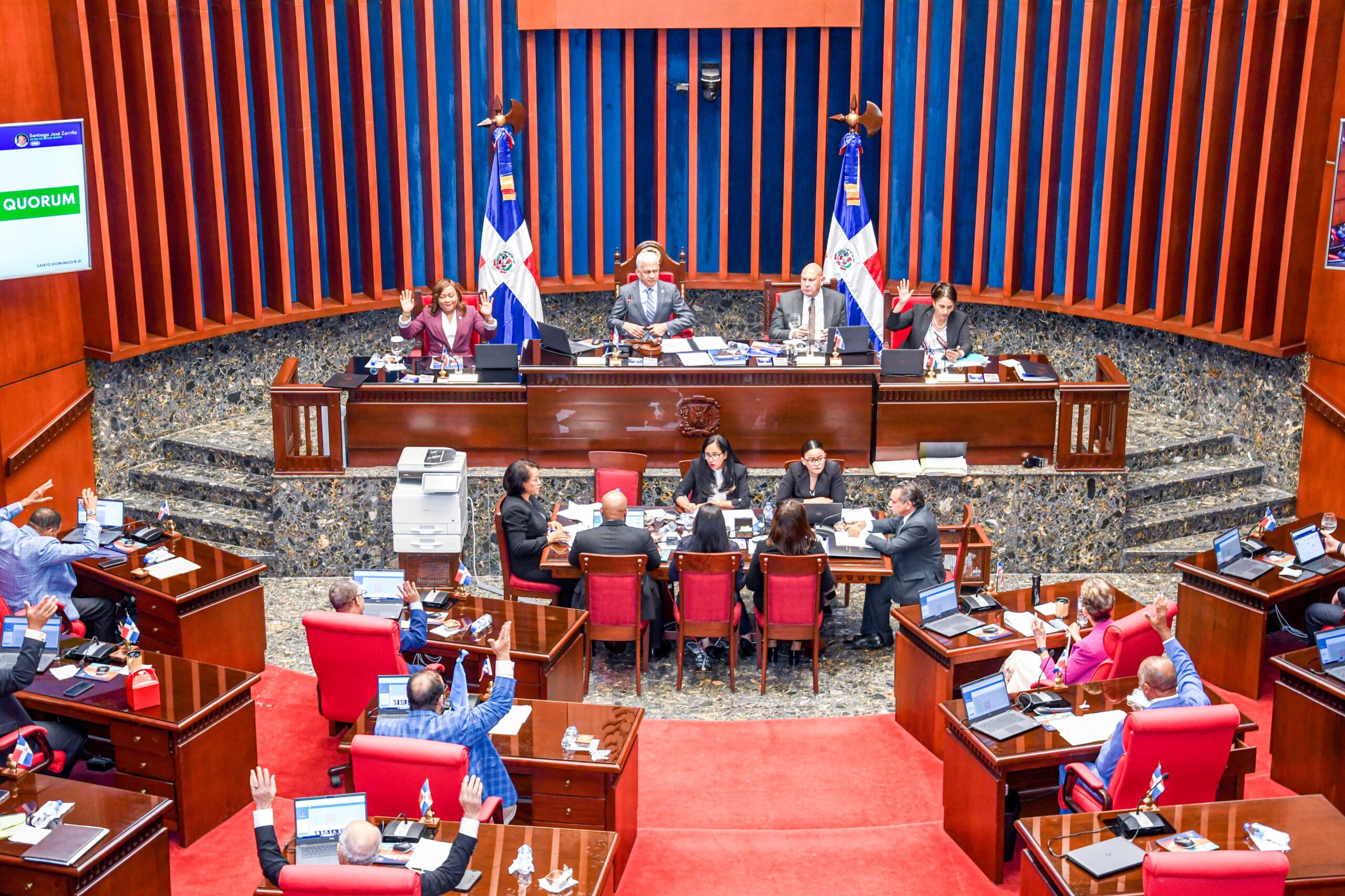 Senado aprueba cobertura total para procedimiento gigantomastía