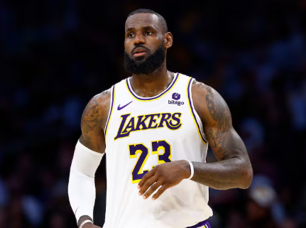 LeBron James lidera un nuevo triunfo de los Lakers en Sacramento
