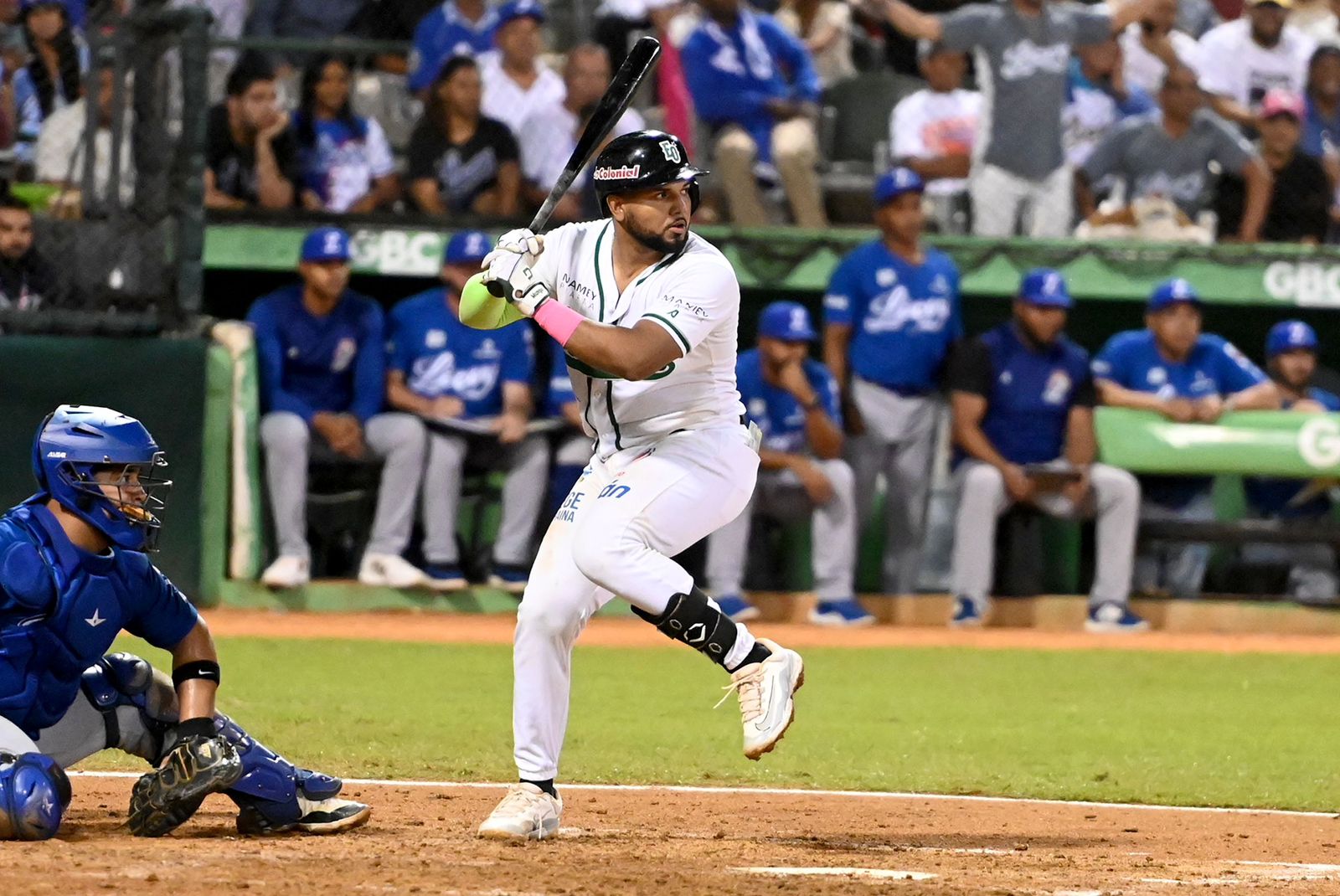 Las Estrellas derrotan a los Tigres de Licey