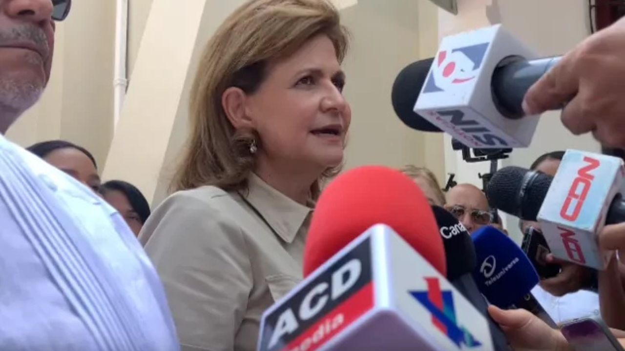 Vicepresidenta asegura los tres funcionarios que renunciaron "seguirán" aportando al Gobierno