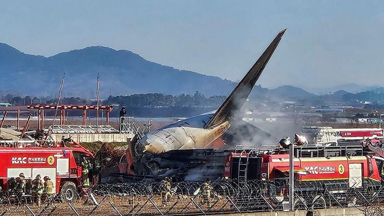 Hay dos sobrevivientes de la tragedia en Corea del Sur; los demás 179 murieron en el accidente