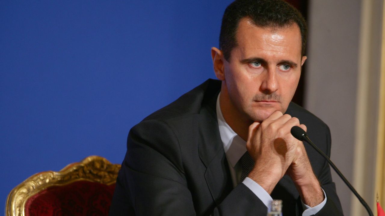 Al Asad rehusó renunciar al poder y ordenó disolver al Ejército antes de huir, según ONG