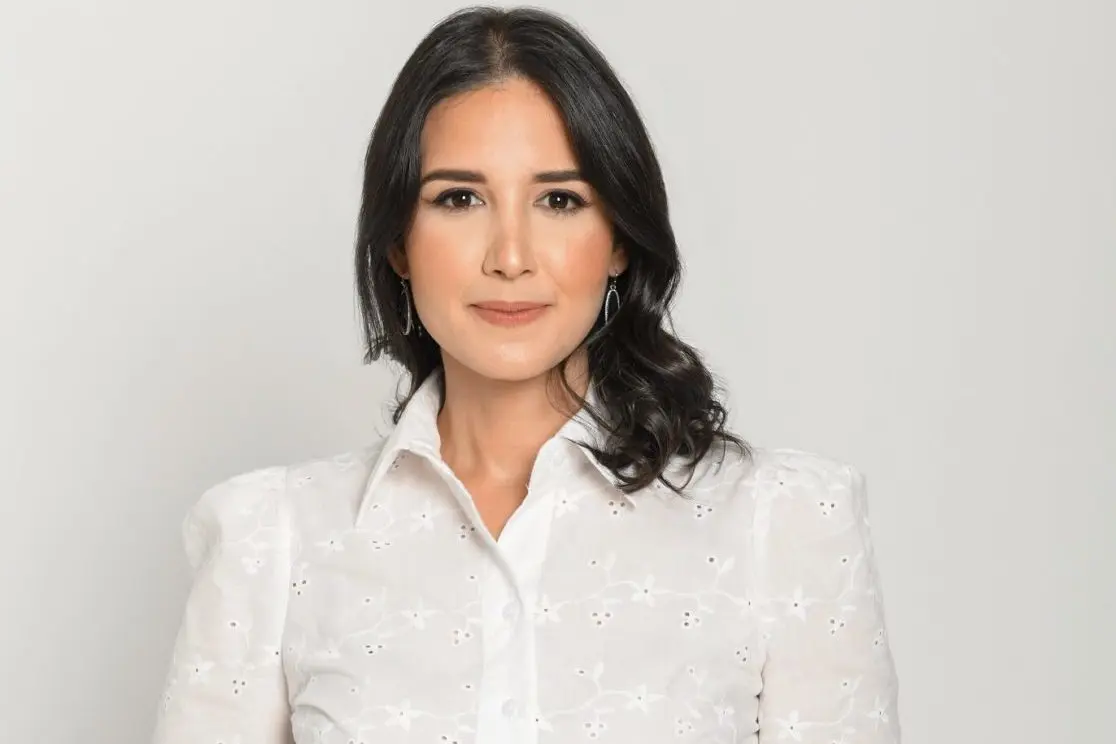 Periodista Jessica Hasbun conducirá temporalmente el programa matutino Café CNN  