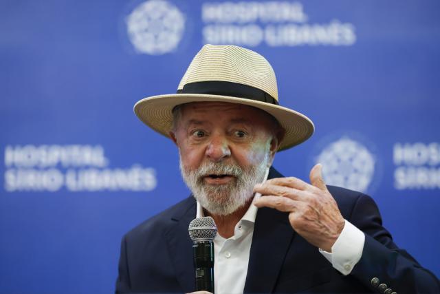 Lula vuelve a trabajar tras una semana hospitalizado
