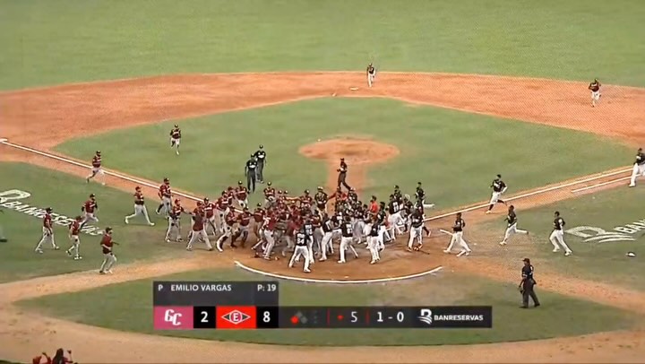 Se arma pelea en el Quisqueya entre Gigantes y Leones