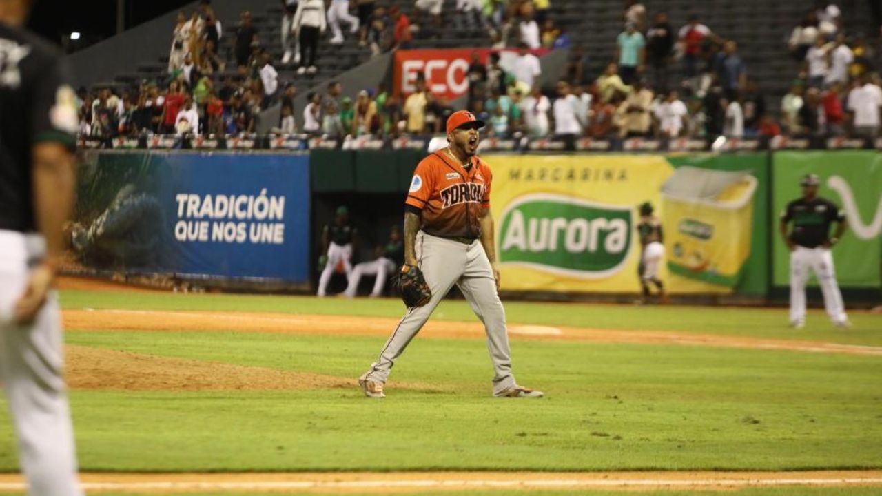 Toros reaccionan en extra innings y vencen 4-3 a las Estrellas Orientales