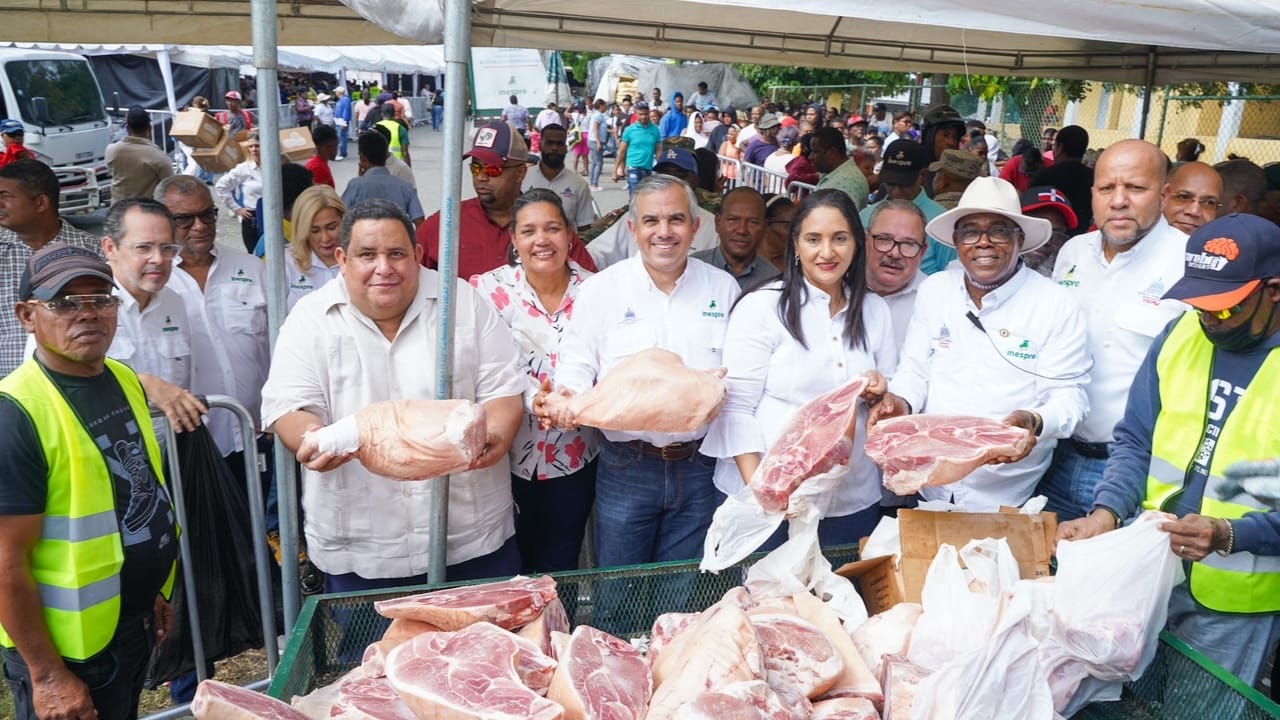 Inespre dice que fueron beneficiadas más de 70 mil personas en Feria “La Navidad del Cambio” en Azua