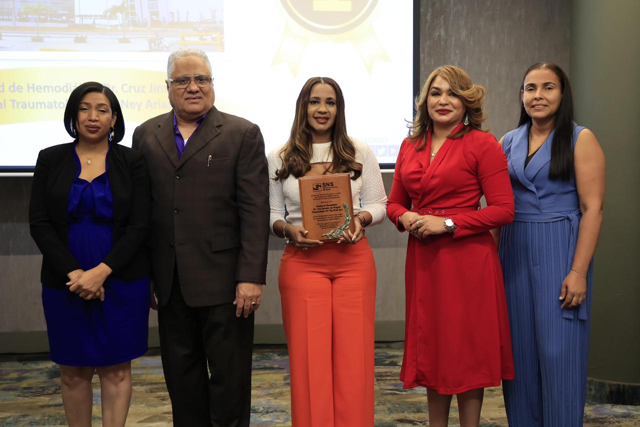 Ney Arias Lora gana por segundo año consecutivo primer lugar, en cumplimiento con los indicadores de calidad en hemodiálisis